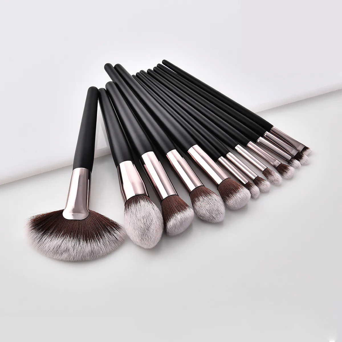 Professional Black Makeup brush set 40pcs big face brush Powder Foundation Contour eye brush