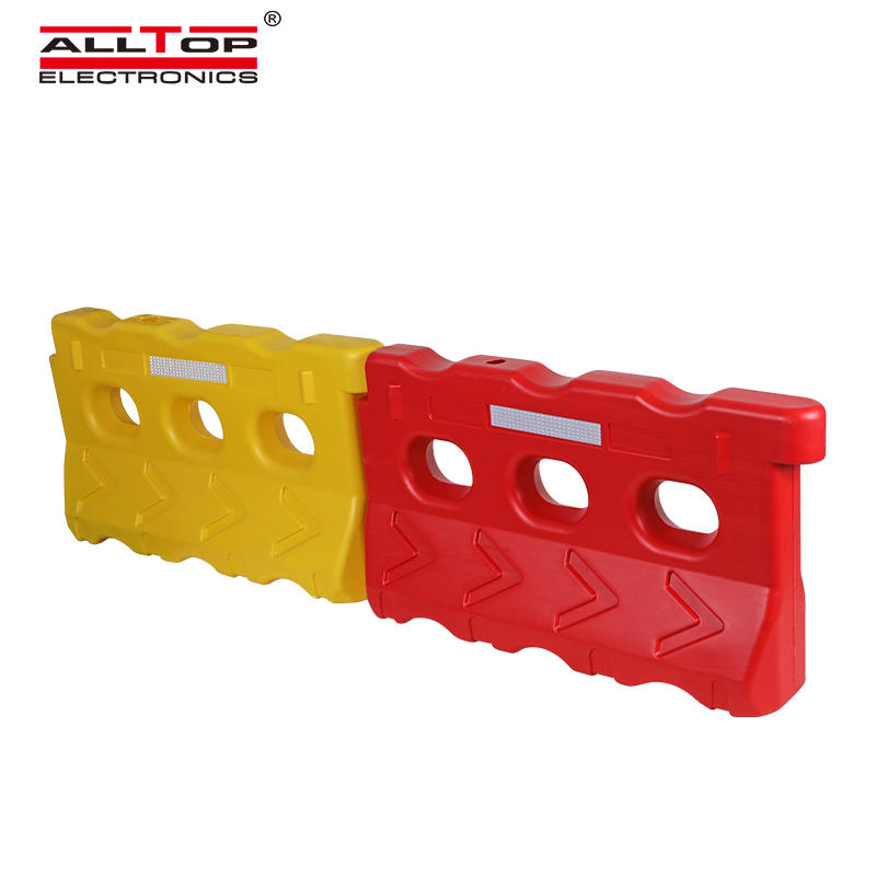 Red Yellow plastic road safety anti crash water filled traffic barriers