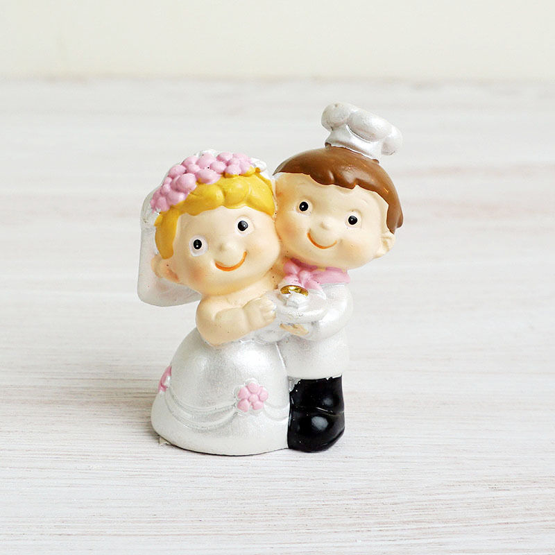 Resin Crafts Wedding Decoration Couple Mini Figurine Creative Doll Statue Cake Decoration For Valentine's Day Wedding Gift