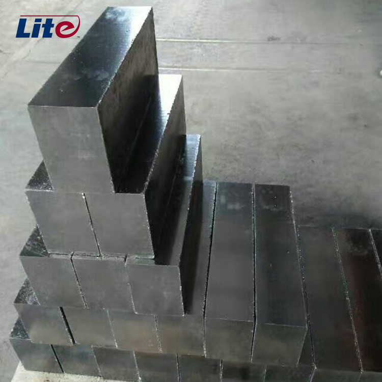 Refractory aluminum magnesia carbon brick