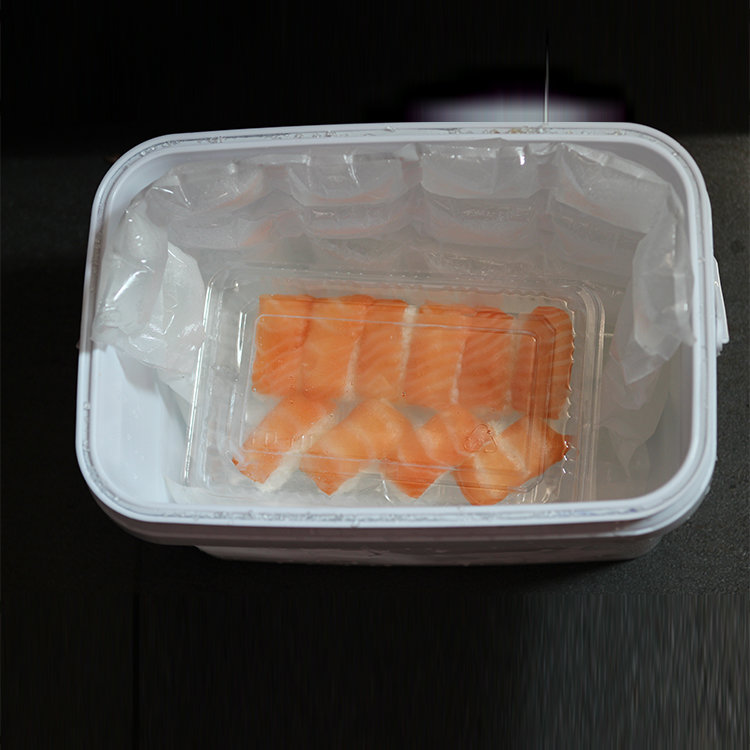 Food use and insulated type refrigerated dry ice pack