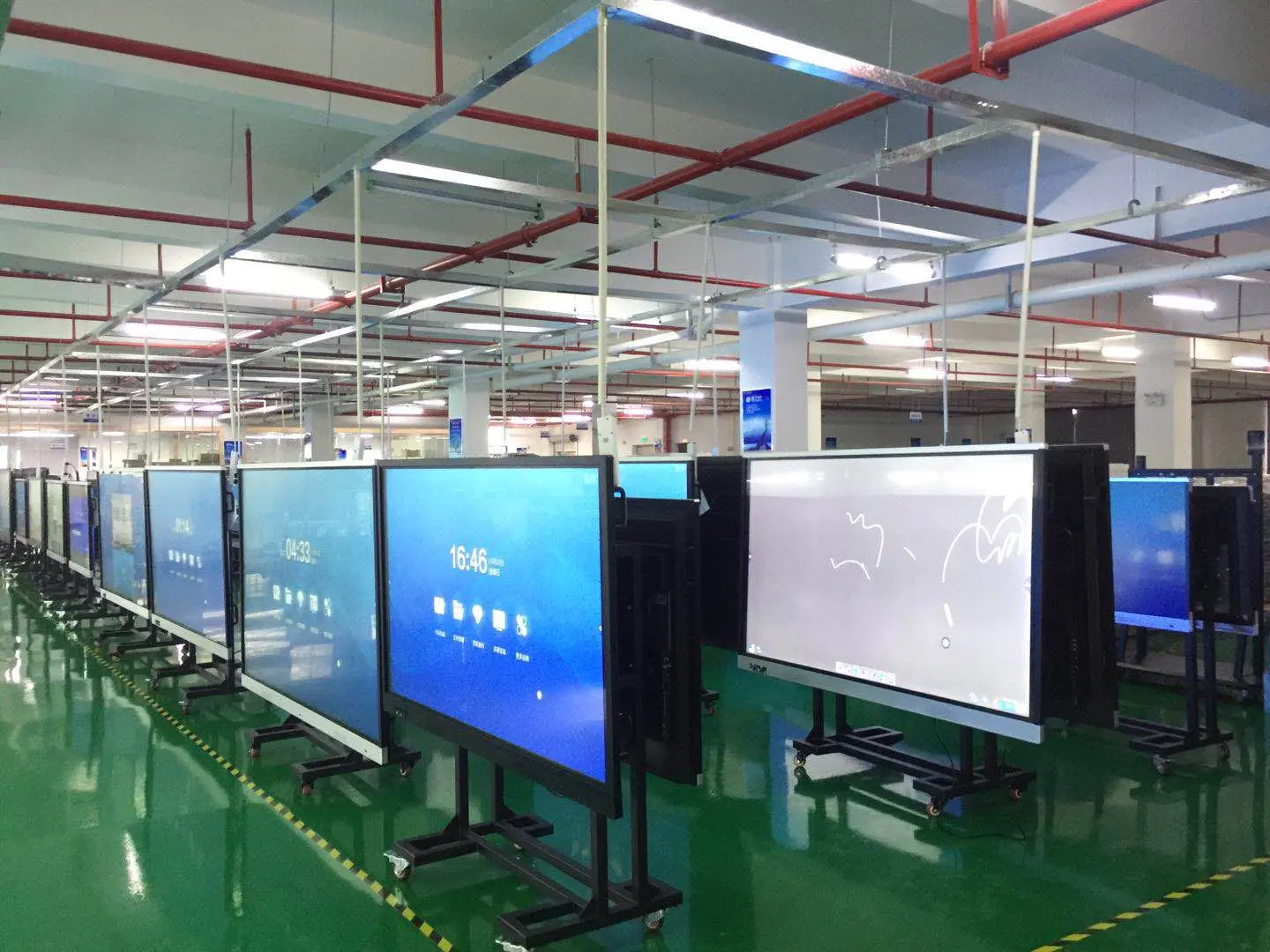Factory Wholesale OEM White board interactive led display touch screen price with computer