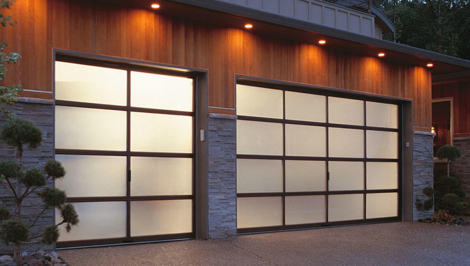 Modern Villa Insulated Automatic, Frosted Garage Door