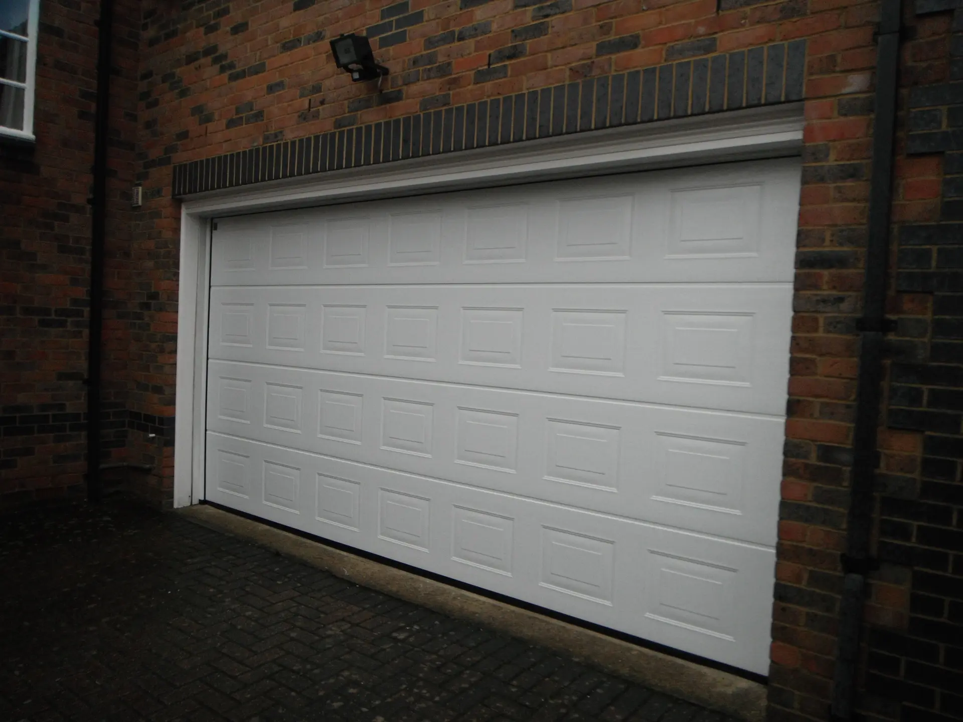 White Color 500mm Width Panel Factory Price Beautiful Appearance Automatic Overhead Sectional Garage Door
