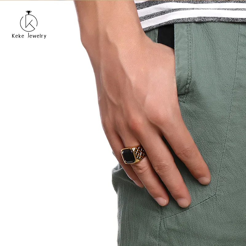 Mature men wear a 17.5mm vacuum gold-plated ring with agate RC-396G