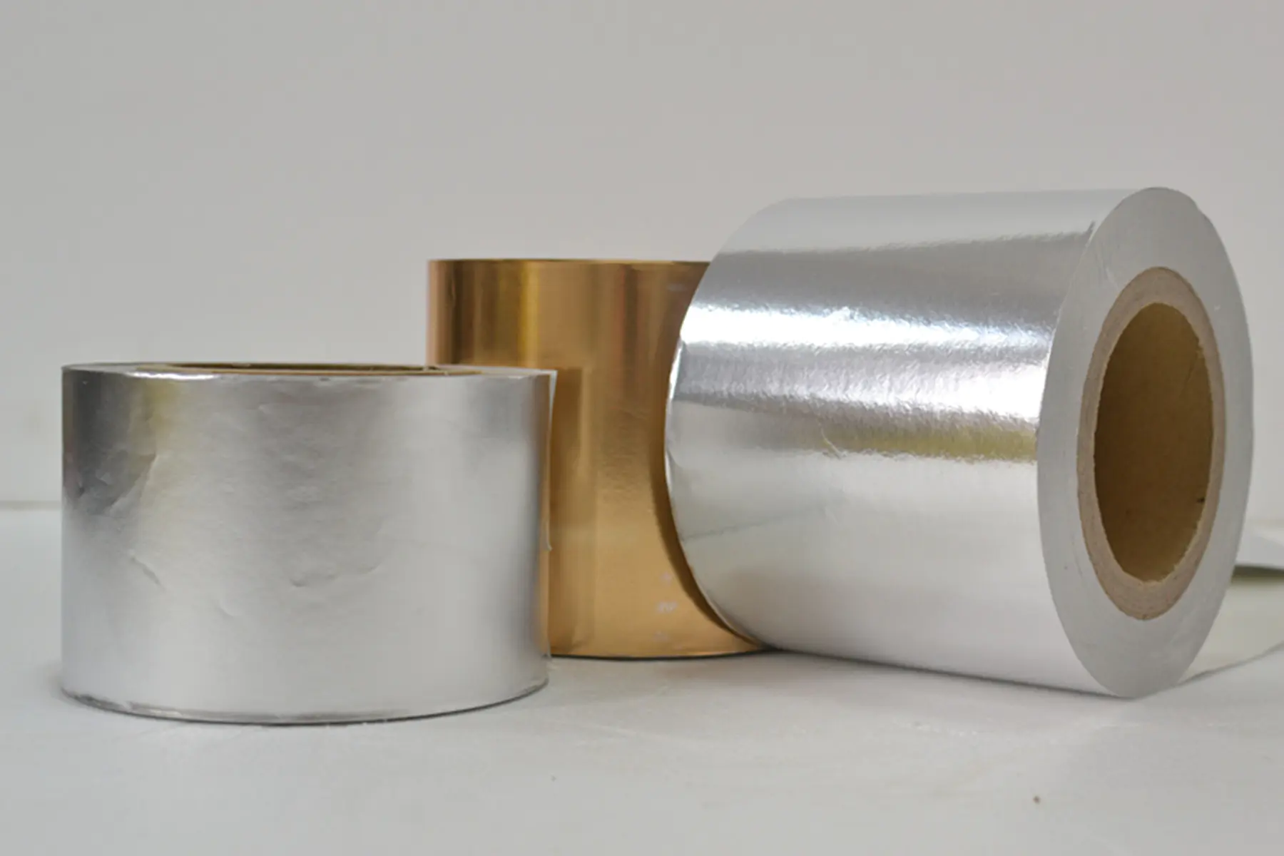 factory wholesale customlized rolled cigarette aluminum foil paper with competitive price