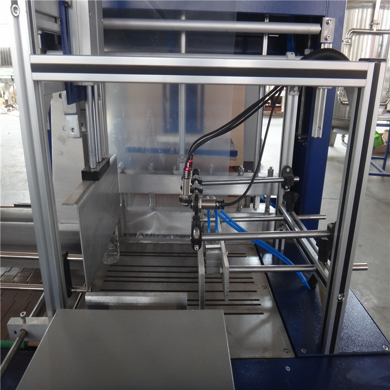 China automatic pet bottle bubble wrap making machineJ&D WATER