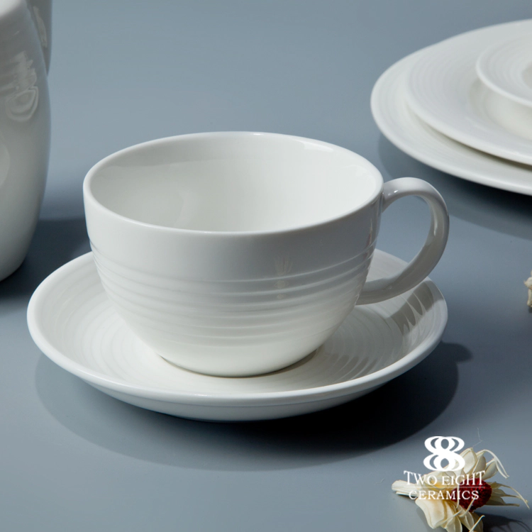 Brilliant High End Restaurant and Hotel Crockery Tableware Ceramic Plate Dinnerware Set White Porcelain Fine Dining Dinnerwares