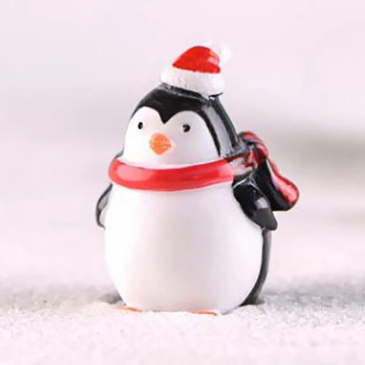 2020 New Design hand-made Christmas resin animal figurine Penguin decoration