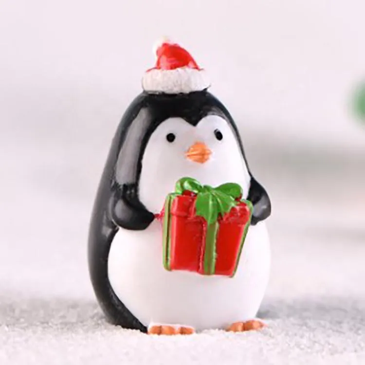 2020 New Design hand-made Christmas resin animal figurine Penguin decoration