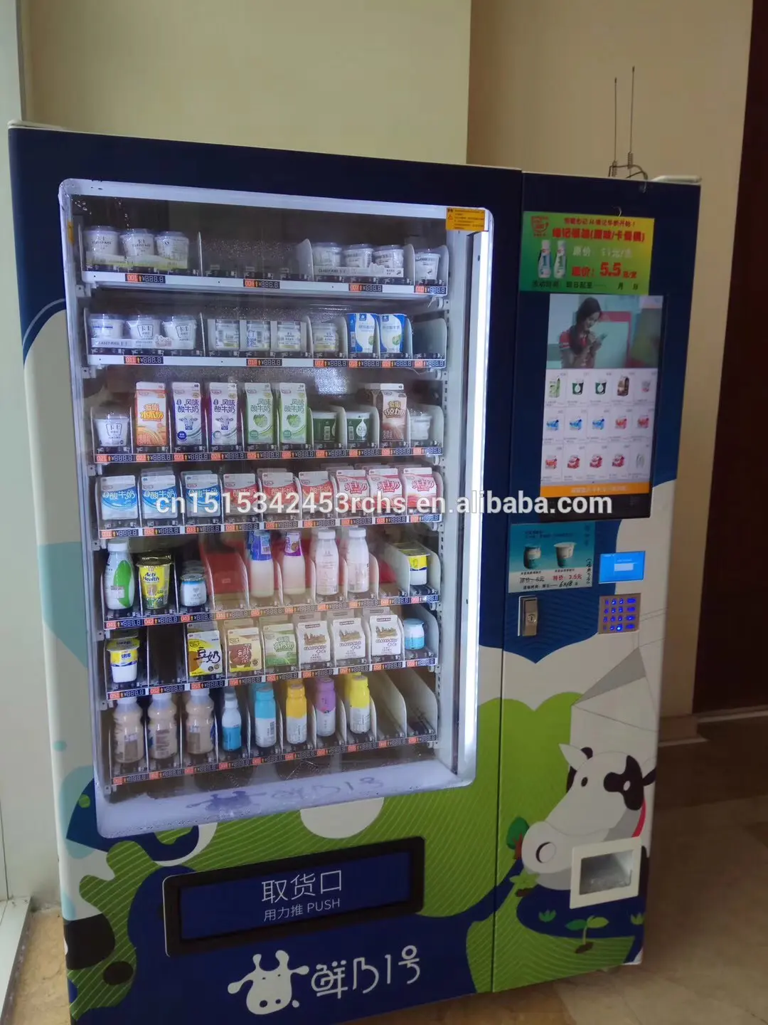 Lift system vending machine for salad cake glass bottle drinks