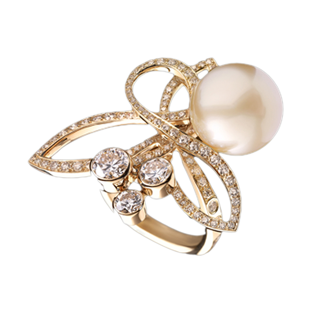 Dressy women love with pearl decorated gold napkin rings