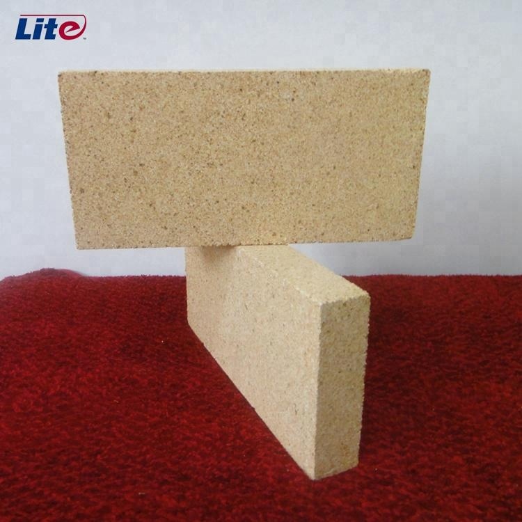 Refractory clay brick with calcined bauxite