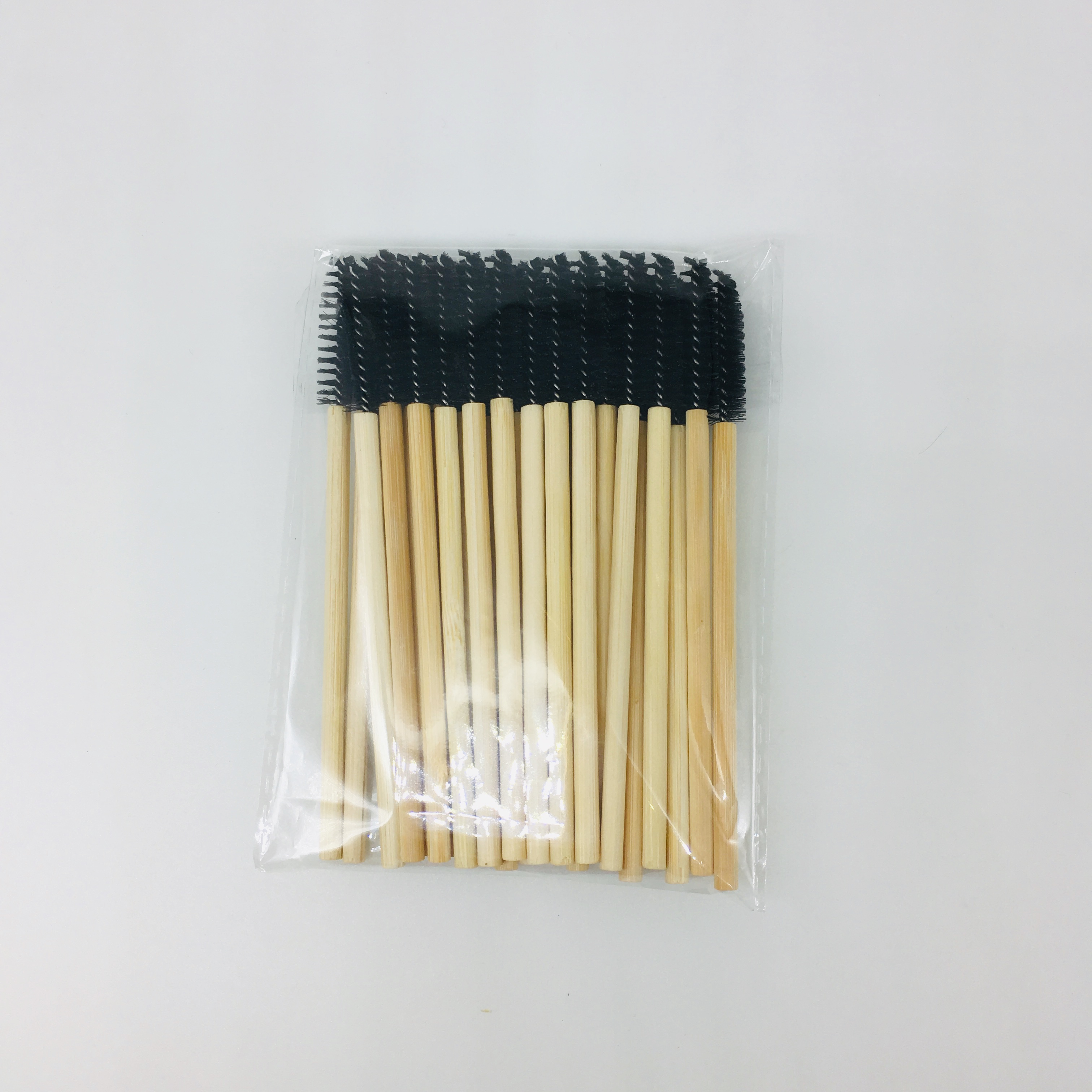 Pennello per mascara XL con manico in plastica di colore nero di lunghezza 10 cm