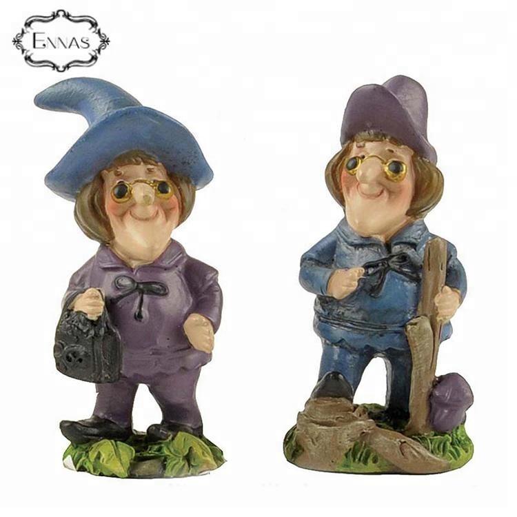 New product 2019 one piece resin figure witch for halloween decoration