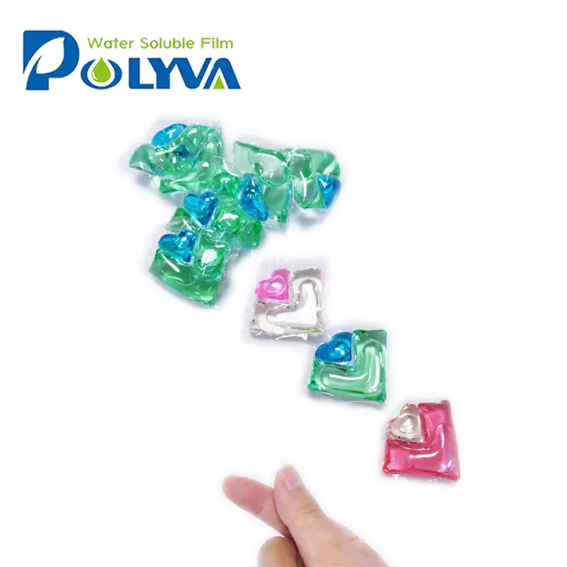 Экологически чистый детский стиральный порошок Polyva в виде жидких шариков.