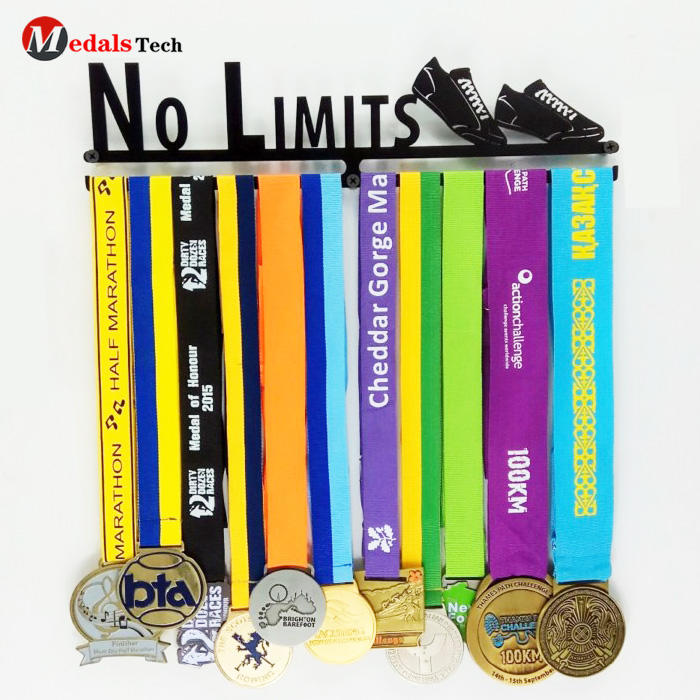 Custom iron black cheap metal sport medal hanger for runners