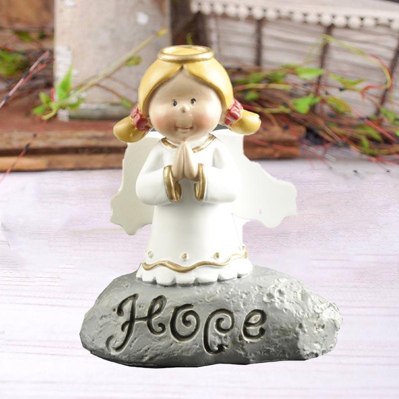 New coming wholesale resin little angel figurines praying on the Hope base