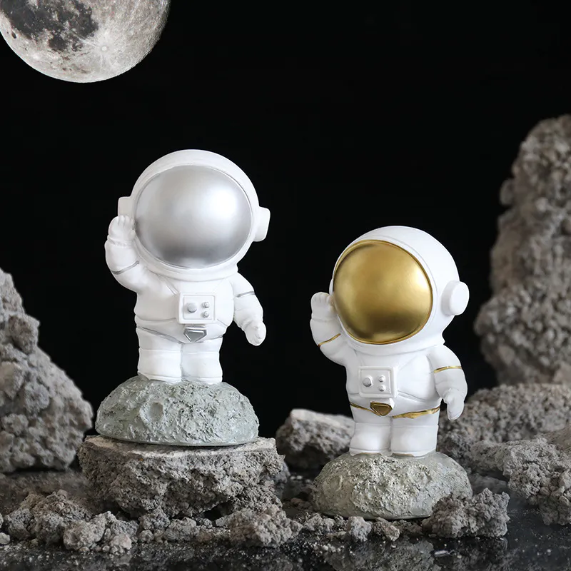 Resin Crafts Mini Astronaut Doll Space Astronaut Model Decoration Home Office Desktop Decor Astronaut Sculpture for Children'