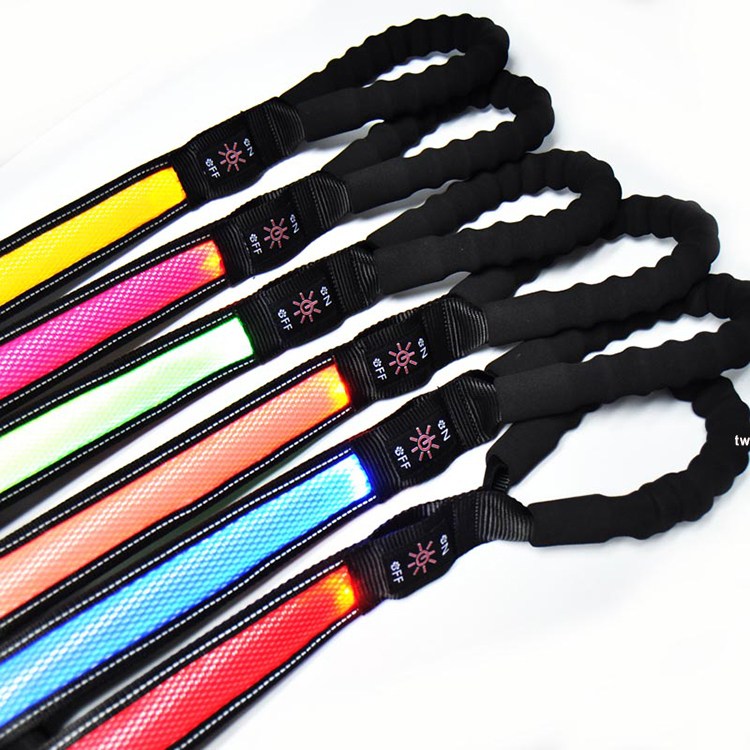 Christmas USB Rechargeable Led Dog Leash Bes Selling Duareable Nylon Dog Lead 2 Hour Charges 1000meters Visibility