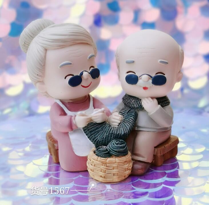Custom Resin Elderly Couple Figurines Couple Under The Umbrella Wedding Anniversary Gift