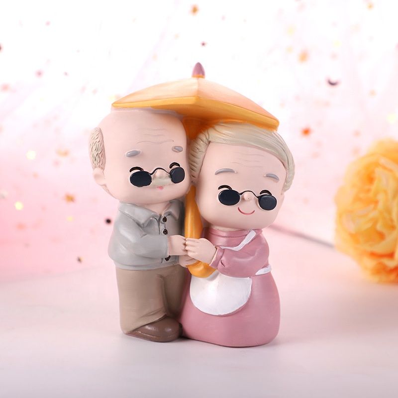 In Stock Cut Resin Grandparents Couple Figurines for Birthday Cake Decoration Home Decor Grandparents Riding Tricycle Statue