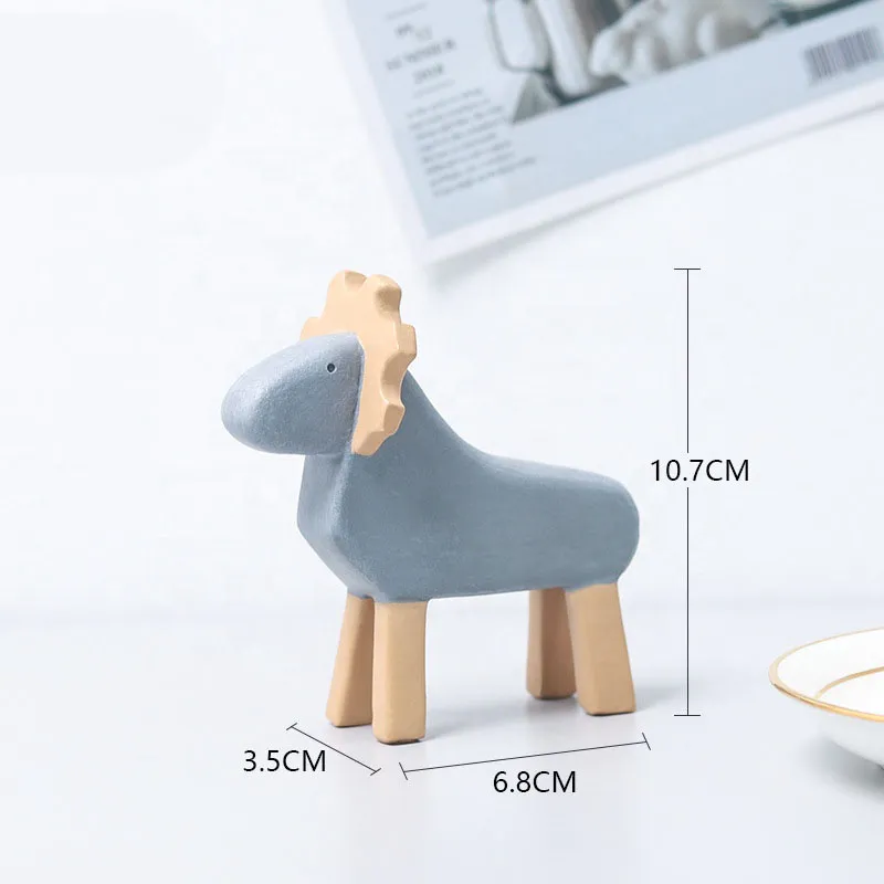 Toy Animal Resin Cartoon Animal Figurine Cute Modern Elk Statue For Wedding Cake Decoration Home Decor Fairy Garden Accessories