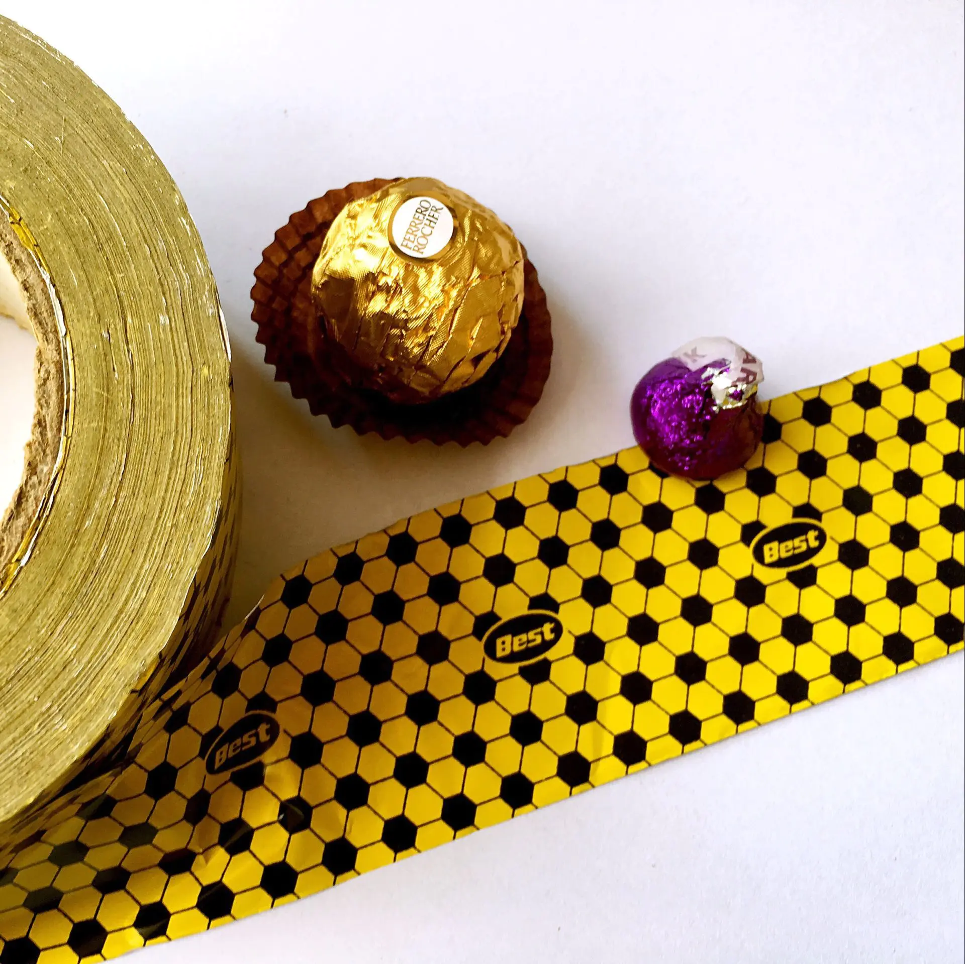 Embossed aluminum foil for chocolate ball wrapping