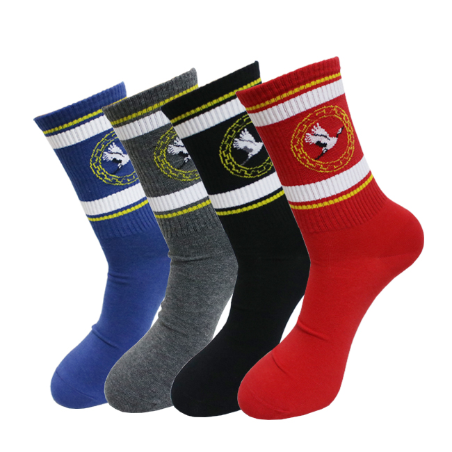 OEM personalized logo custom design pattern athletic white black men tube cotton sports socks sox crew sport socks stock lot