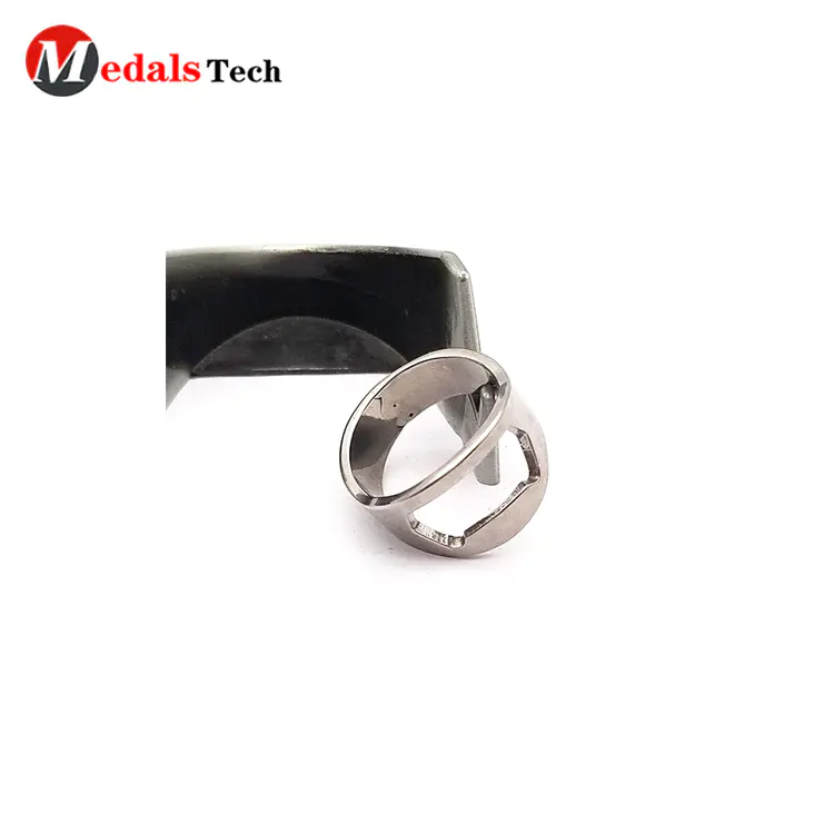 Wholesale custom ring shaped shinny silver mini metalbottle opener