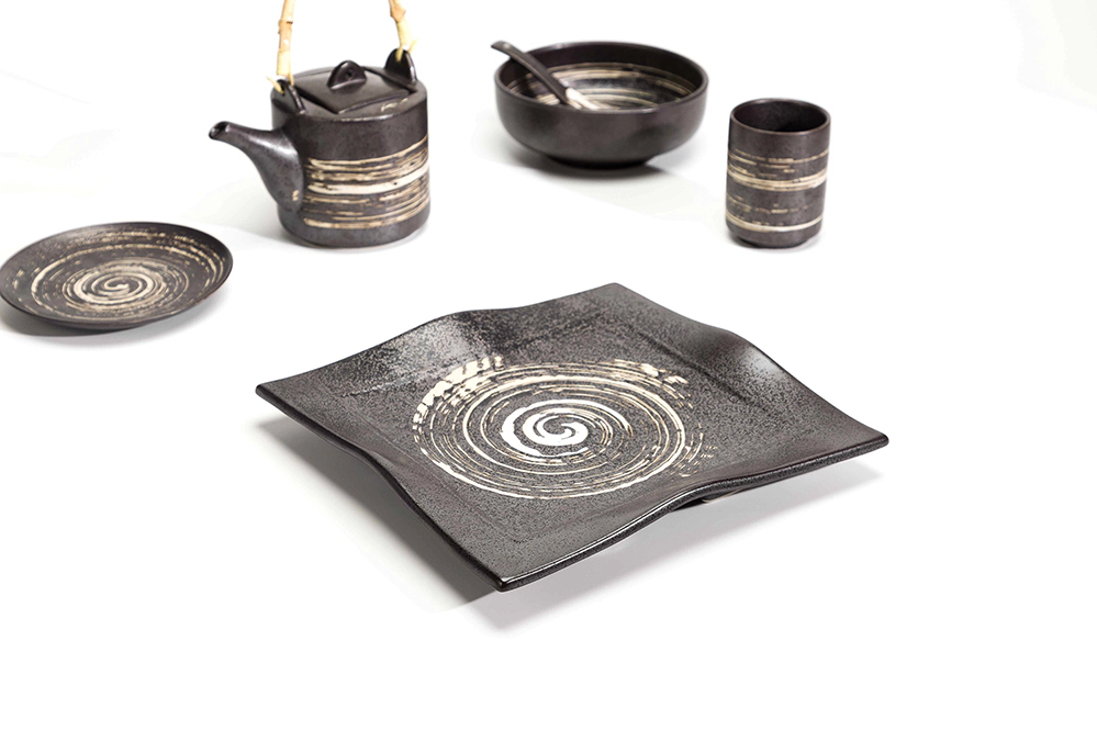 Tableware Manufacturer Restaurant Dinnerware Porcelain Japanese Ceramic Black Plate India*