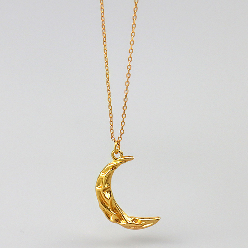 Creative design pleated fold moon shape gold pendant necklace for 925 silver