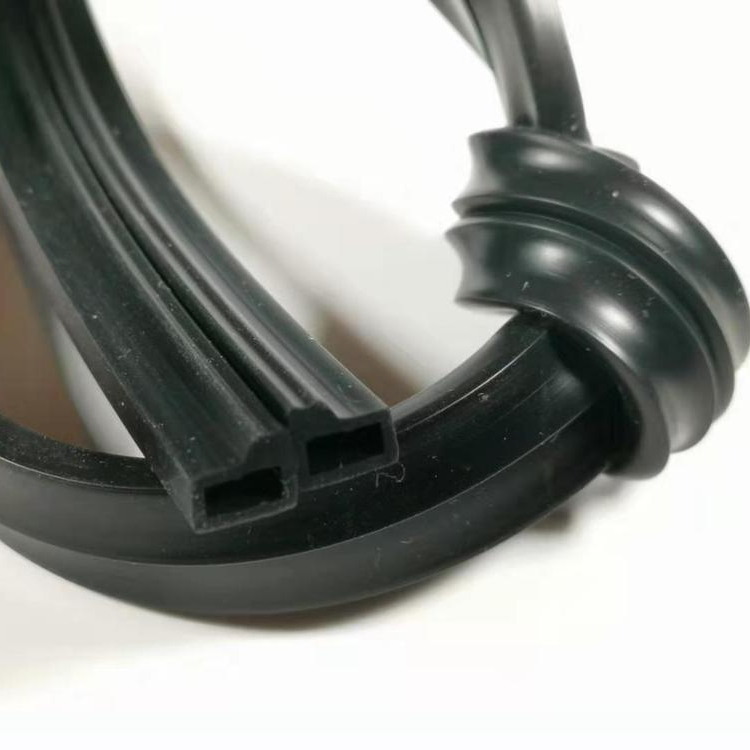 Customized extrusion and spliced rubber seal strip