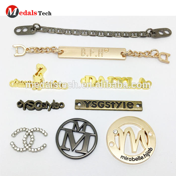 Wholesale custom fashion design brand engraved metal logo label tag for handbags
