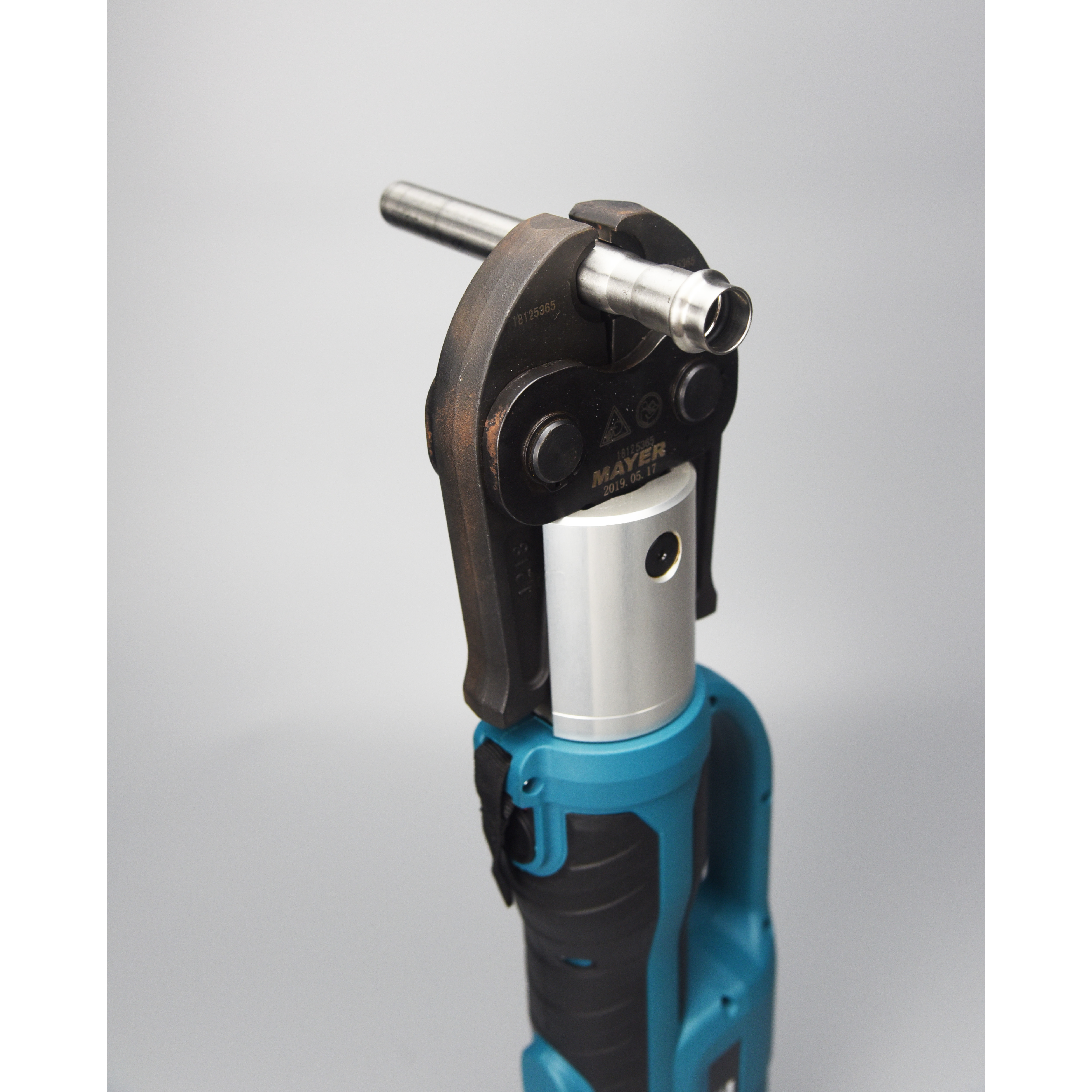 Fast and easy operation electro hydraulic crimping tool use for press fitting installation
