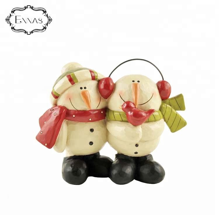 Chinese factory directly supplies innovative novelty custom souvenir Santa Claus love couple resin statue