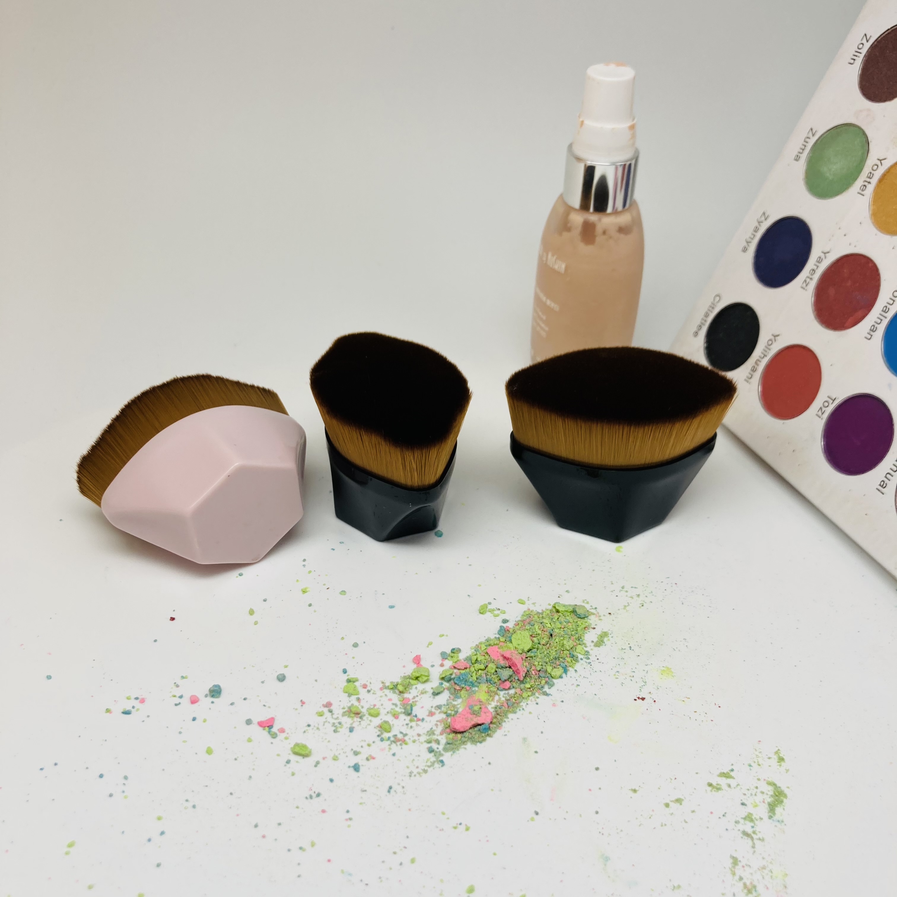Pinceaux de maquillage végétaliens cheveux synthétiques BB crème plat kabuki rhombique portable pinceau de maquillage unique
