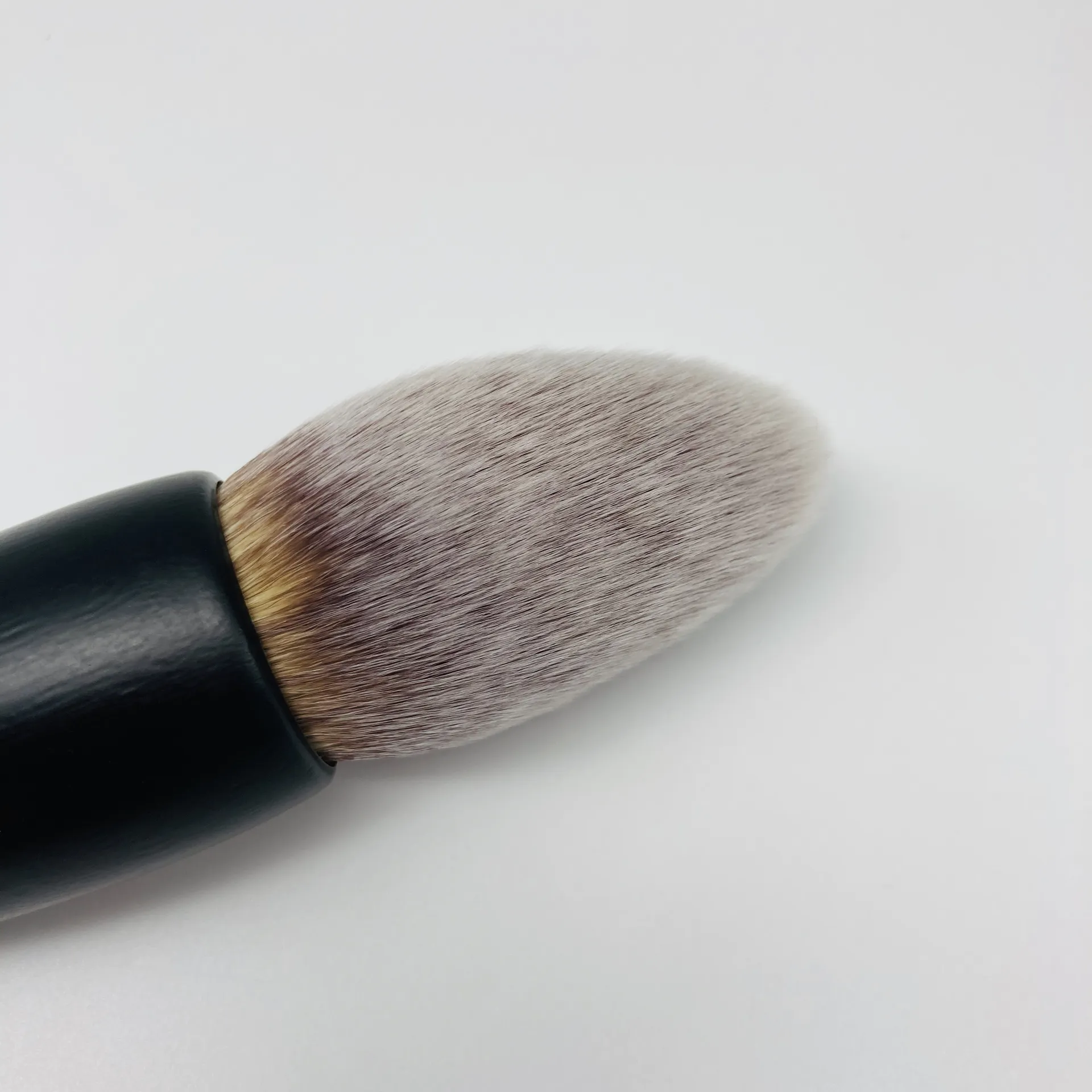 Single brush super soft vegan synthetic hair large makeup powder brush