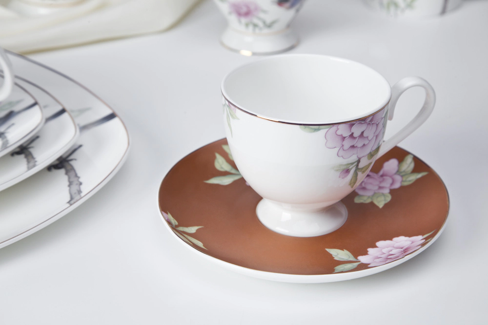 Modern bone china wholesale porcelain gold rimmed dinner plate set