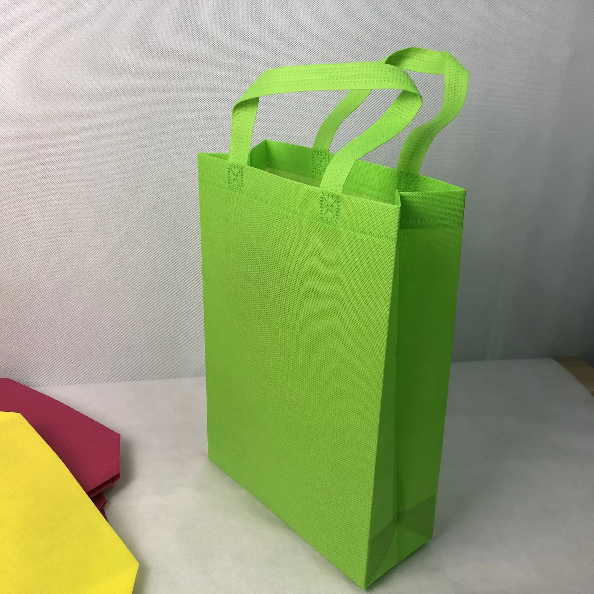 Best Quality Heat Seal PP Spunbond Nonwoven Handle Bag/Non woven Shopping Bags