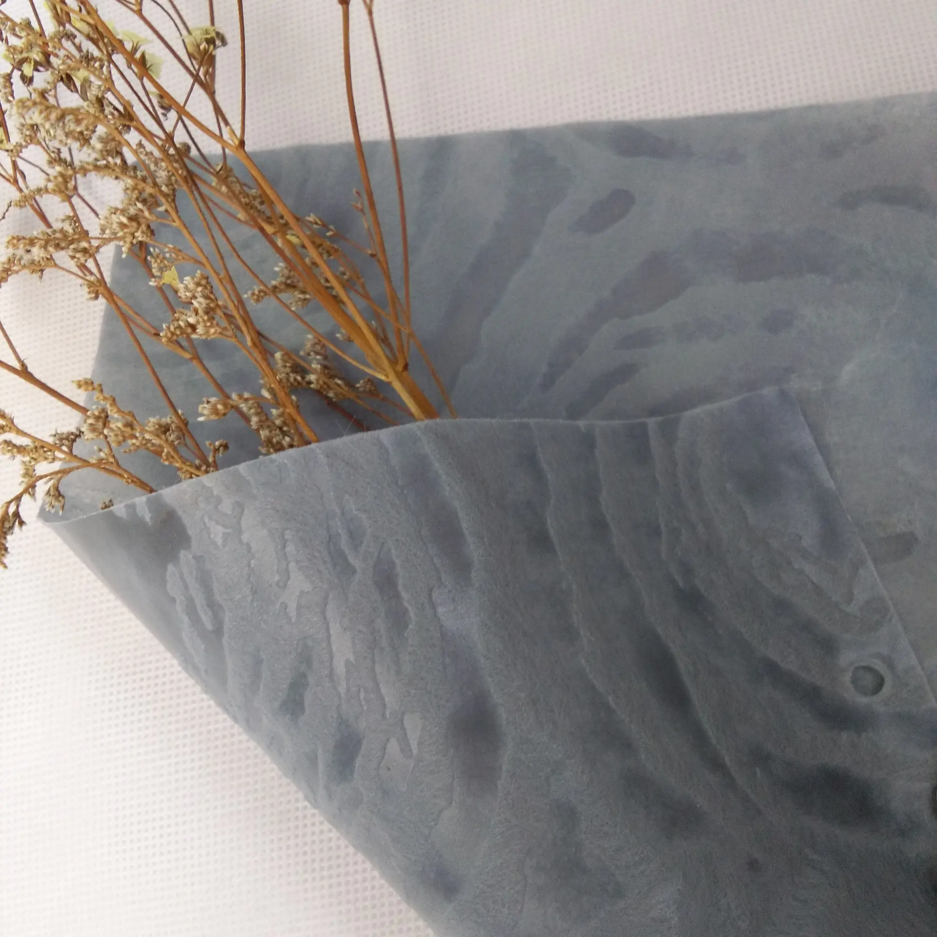 2019 new design Embossed TNT nonwoven fabric for gift packing