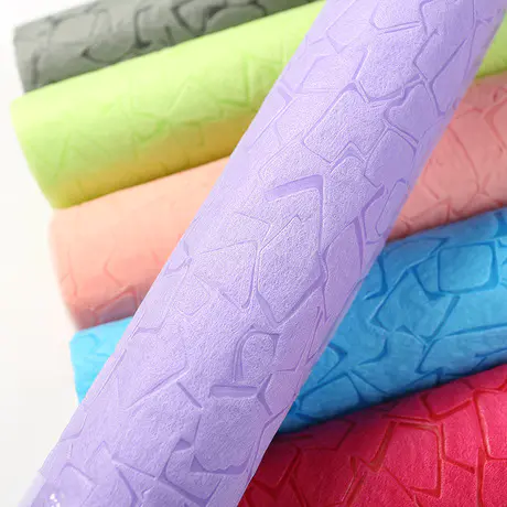 New design Embossed colorful 100%PP sounbond non woven fabric for packing gift flower