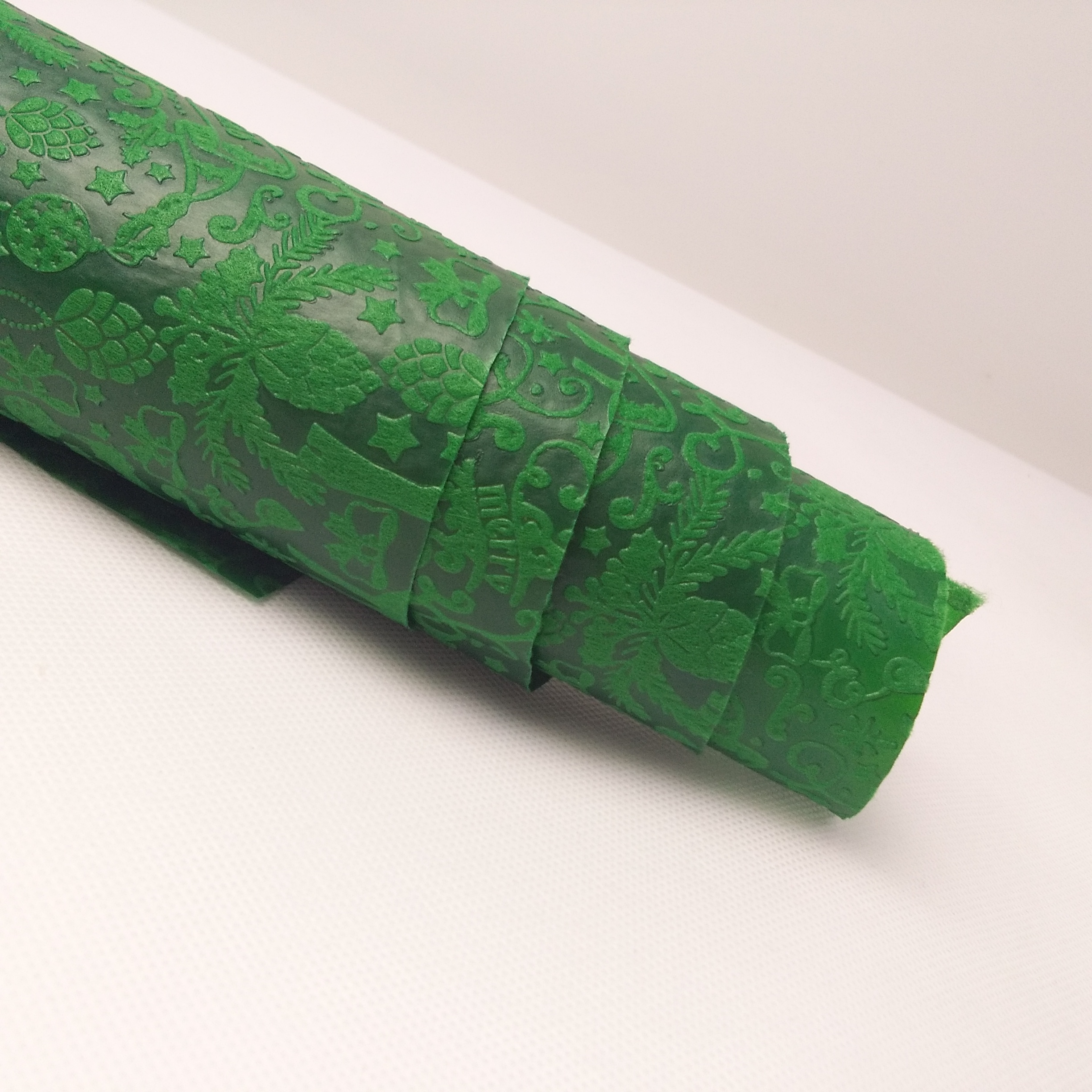 Christmas design nonwoven fabric waterproof wrapping paper for packing