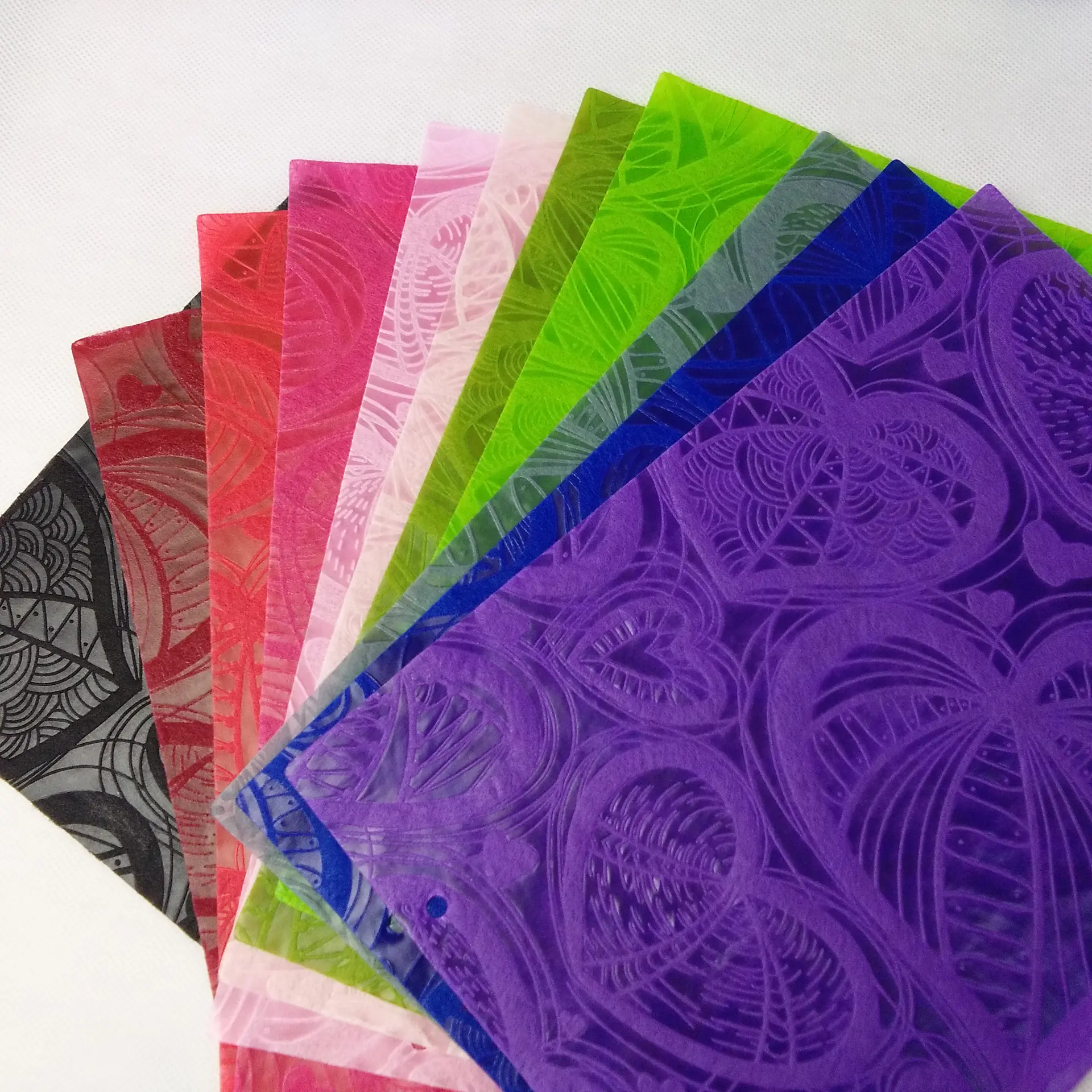 New Factory Colorful PP Embossed love design Nonwoven Spunbonded Fabric