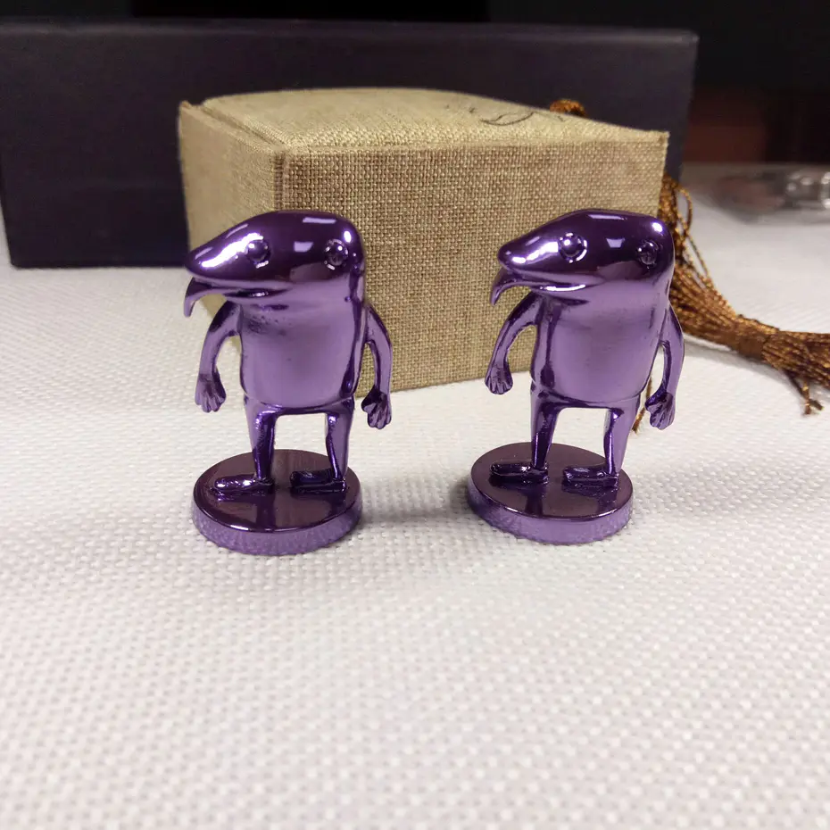 New arrival unique purple plating zinc alloy sculpture figure for souvenir