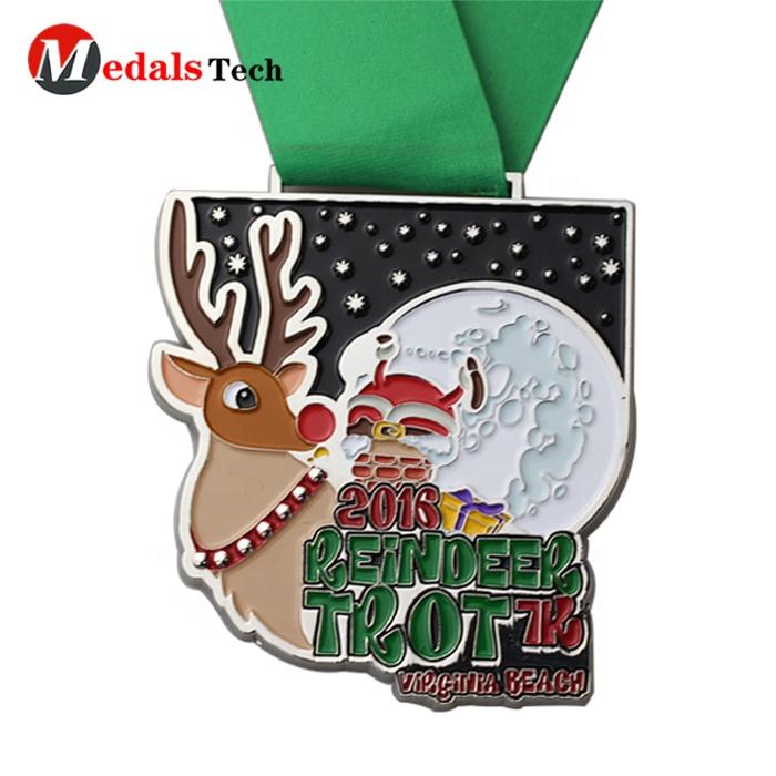 Custom make cheap christmas style soft enamel metal candy snow santa medals