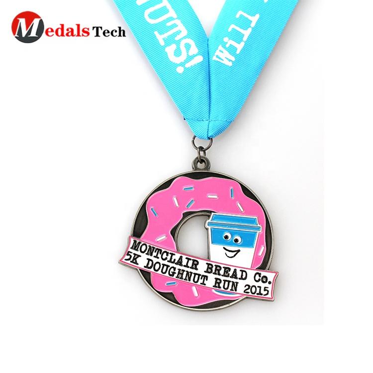 Creative cute cartoon balloon shape engraved logo cheap zinc alloy award running custom kids medals