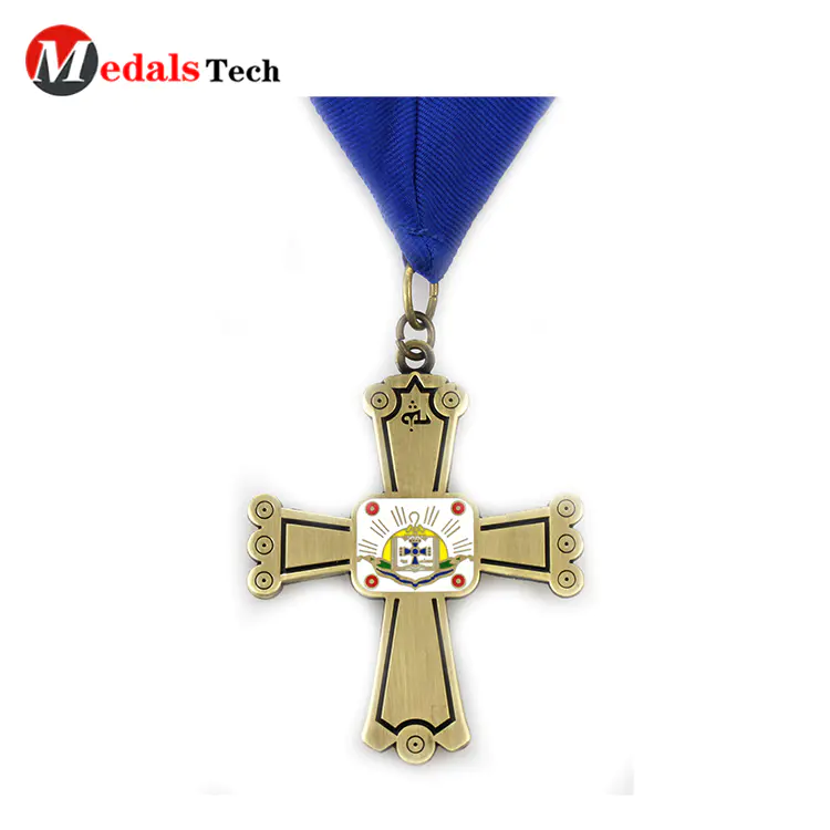 Promotional custom logo antique classic cross shape souvenir metal miraculous medal gold