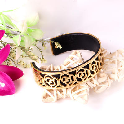 Retro Men's Casual Pair Of Leather Bracelet, Gold Flower Bangle