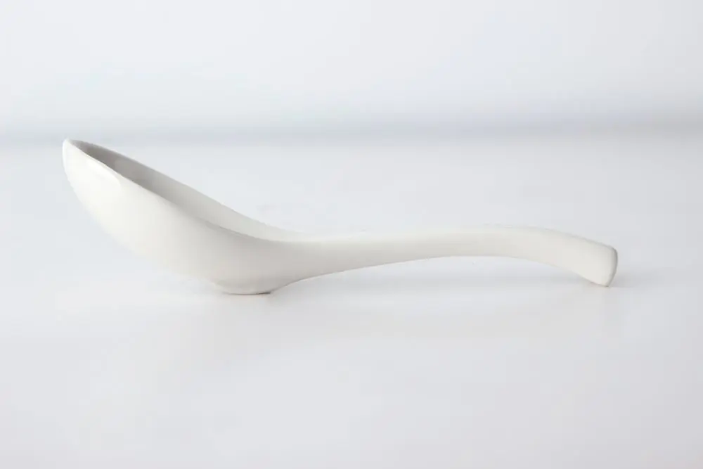 Chinese ceramic dinnerware special design durable restaurant dinner spoon glaze soup porcelain spoon
